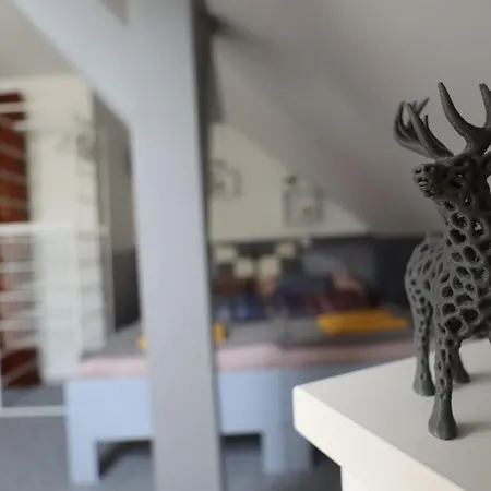 Franko Tanya Vendeghaz